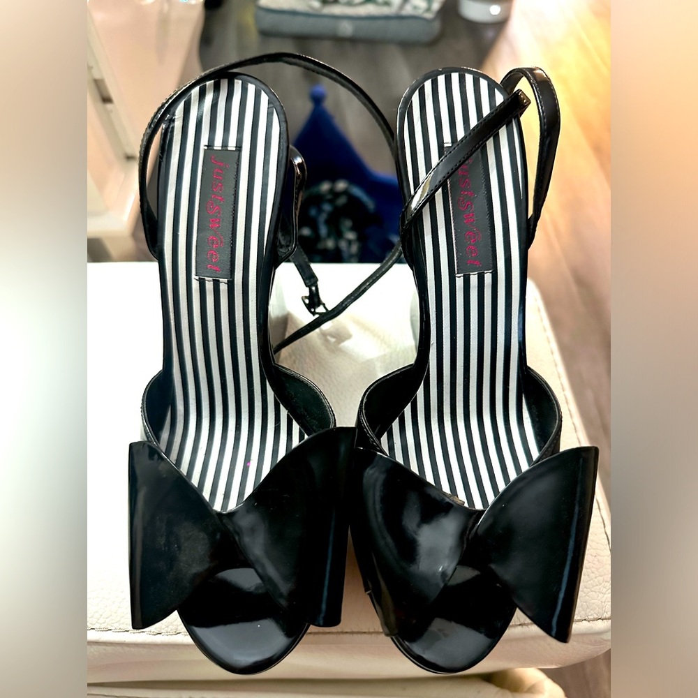 Just Sweet Patent leather black heels 🖤🎀 used twice. Y2K vintage shoes! 🖤